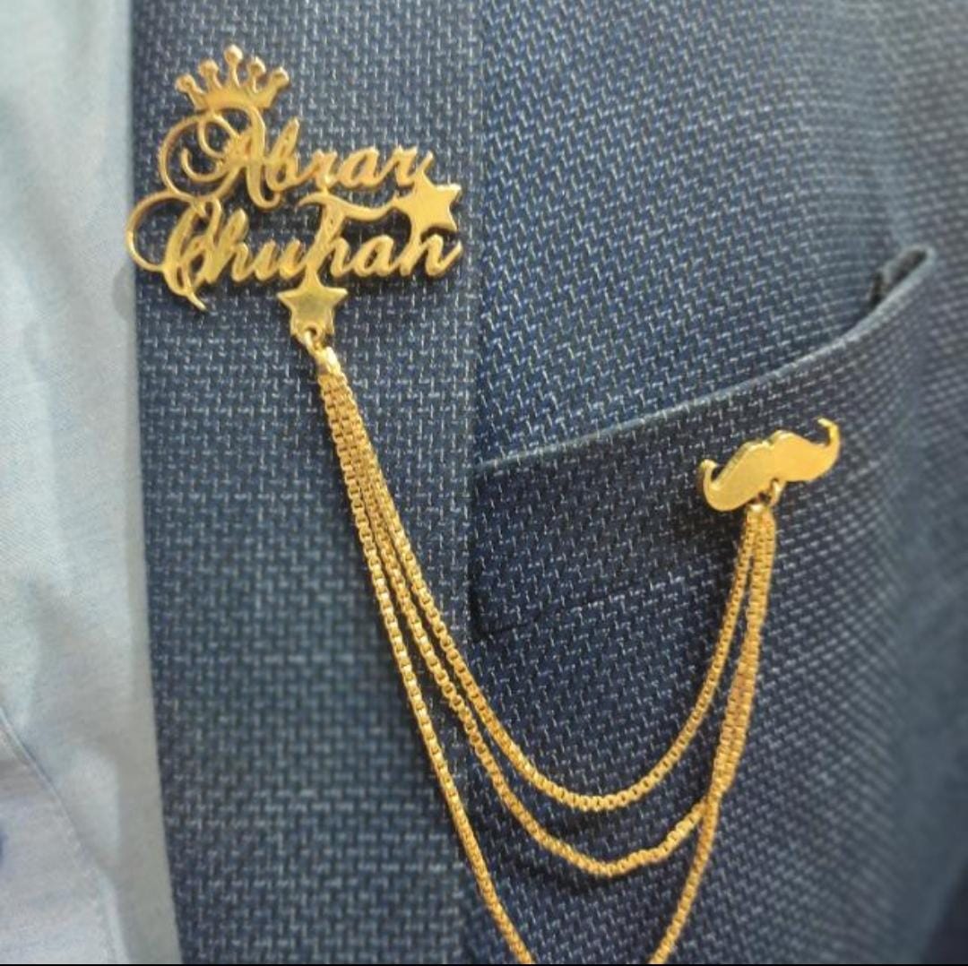 Custom Name Brooch for Coats – Unique Fashion Accessory.